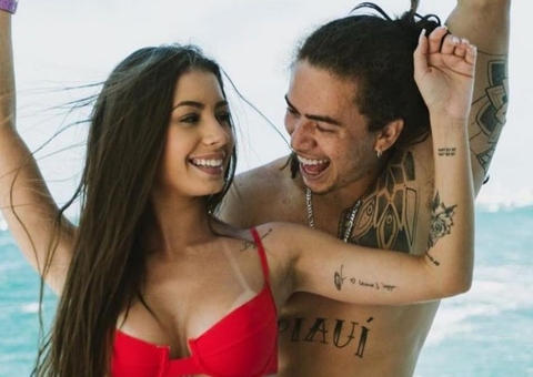 Noiva de Whindersson rabisca avião, é criticada e rebate: ‘ele é nosso'