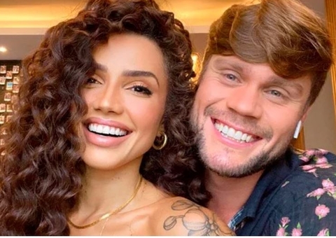Noivos, ex-BBBs Paula Amorim e Breno anunciam gravidez: 'Presentinho mais que especial'
