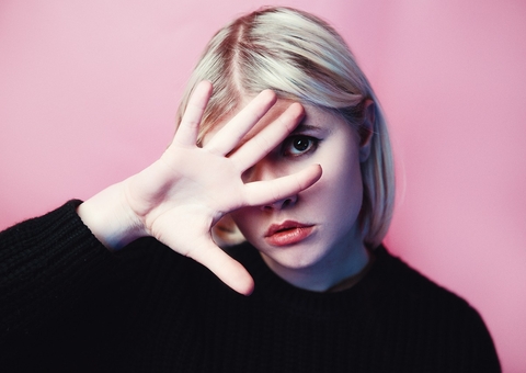 Anvisa volta atrás e libera implante hormonal para fins médicos; 'chip da beleza' continua proibido