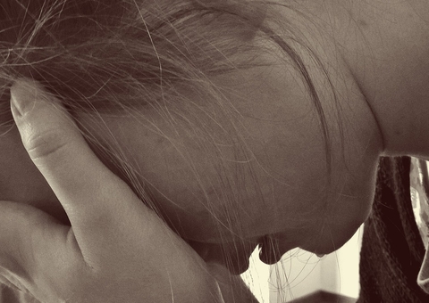 Tribunal inocenta zelador que assediou aluna por ação ter durado menos de 10 segundos