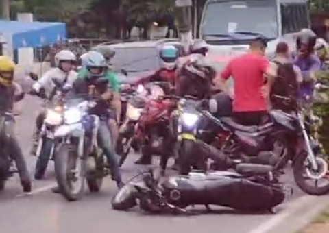Motociclista fica gravemente ferido ao ser arremessado durante acidente na Cachoeirinha 