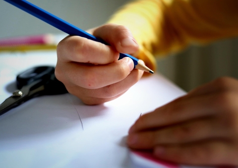 Estudante brasileiro de 9 anos tem dedos amputados em escola de Portugal