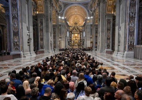Velório do papa Francisco chega ao último dia com filas gigantes de fiéis