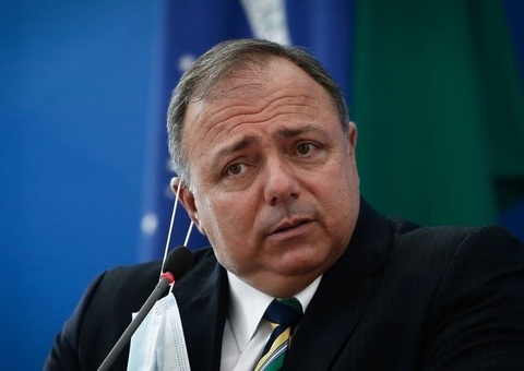 Em discurso de despedida, Pazuello faz acusações e diz que 'todos queriam o pixulé do final do ano'