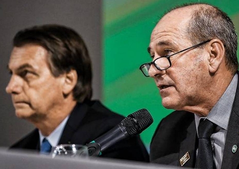 Bolsonaro demitiu ministro da Defesa porque quer mais apoio militar