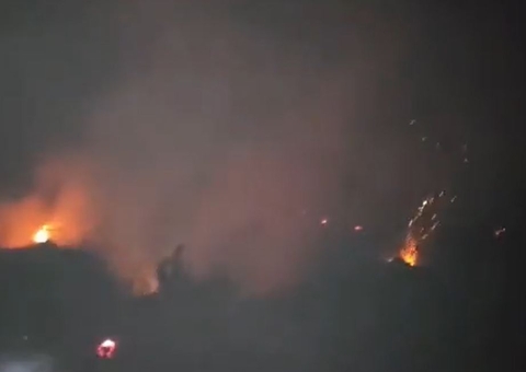 Nuvem de fumaça invade Manacapuru após mega incêndio na AM-070, veja vídeo