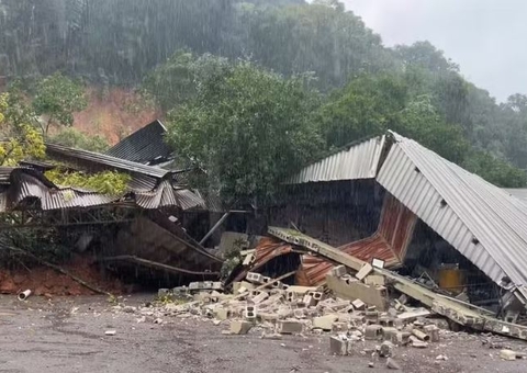 Homem morre e servidor público fica ferido em deslizamento de terra no RS