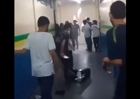 Vídeo mostra alunos quebrando tudo em escola de Manaus; Confira
