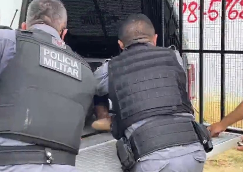 Adolescente assalta ônibus e faz mulher refém durante fuga em Manaus