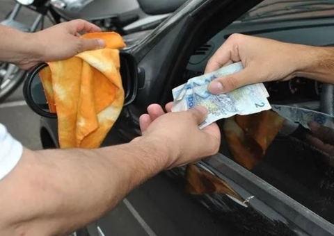 Flanelinha esfaqueia 'colega' durante briga por pagamento no Centro de Manaus