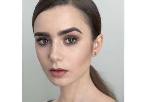 Lily Collins se casa com diretor de cinema e mostra fotos: 'conto de fadas'