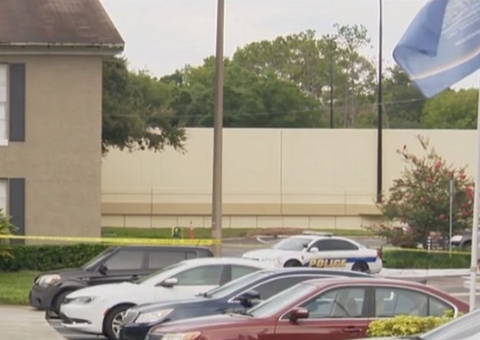 Criança encontra arma e mata mãe com tiro na cabeça em vídeo ao vivo