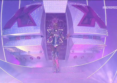Xuxa surge na nave ao abrir Prêmio Multishow e público relembra infância