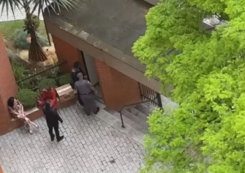 Criminosos invadem prédio de luxo e fazem arrastão em apartamentos