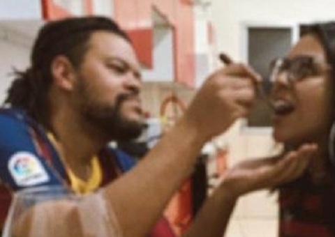 Nova namorada de Babu Santana é 21 anos mais nova; ela era fã do ator no BBB