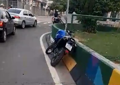 Motociclista morre ao ser arremessado de viaduto durante acidente em Manaus