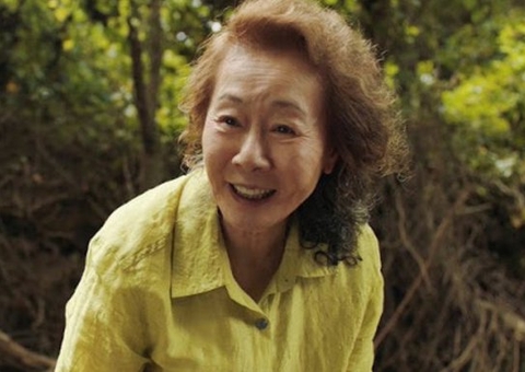 Oscar 2021: Youn Yuh-jung leva o prêmio de Melhor Atriz Coadjuvante 