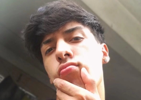 Casal que enterrou youtuber diz que ele morreu durante sexo