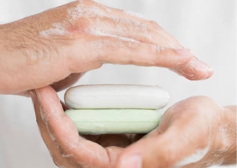 Pastor é preso por levar mulher ao motel para curar câncer com 'sabonete sagrado'