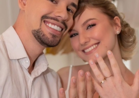 Jovem com câncer terminal realiza sonho de se casar aos 17 anos