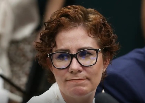 Justiça Italiana mantém Carla Zambelli presa até extradição ao Brasil