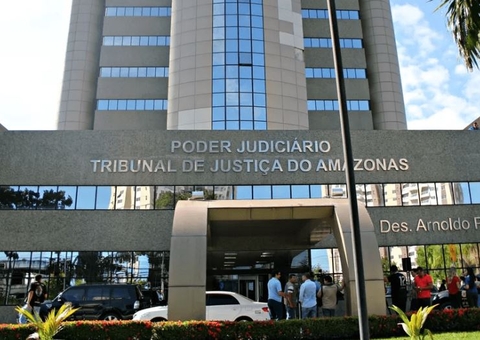 Elevador do TJAM despenca com funcionários e deixa feridos em Manaus