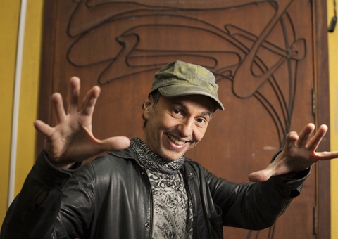 Vendem-se cotas de uma música de Zeca Baleiro