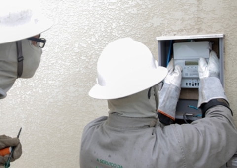 Justiça anula dívida de energia de R$ 7 mil por cobrança irregular em Manaus