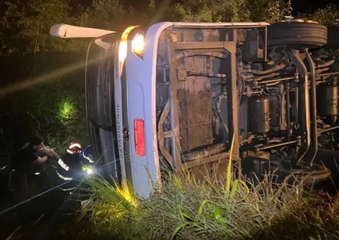 Mãe e criança argentina estão entre mortos em acidente na BR-277