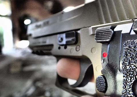 'Filé' e 'Pitbull' invadem casa e matam jovem na frente da esposa no Amazonas