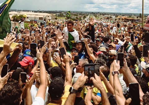 Apoiadores de Bolsonaro chegam a Brasília em caminhada liderada por Nikolas Ferreira