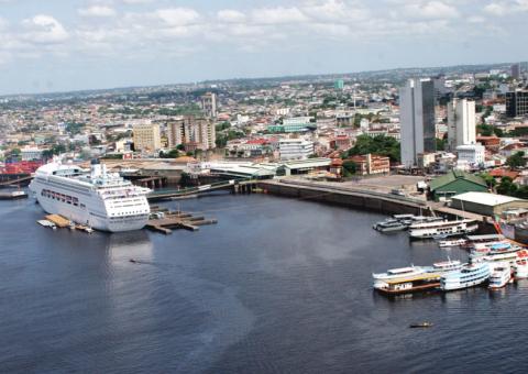 Patrimônio Histórico para inglês ver. Amazonenses reclamam
