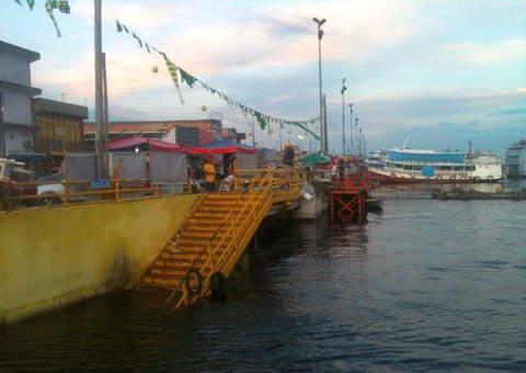 Rio Negro atinge 29,50 m e começa a baixar