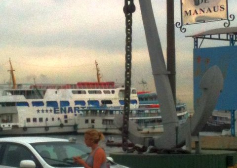 Vazante do rio Negro é lenta neste ano