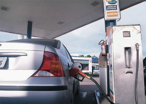 Procon e Ipem fiscalizam postos de combustíveis