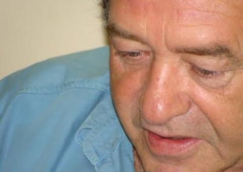 Praciano aposenta a velha kombi e acena com possibilidade de adeus à política