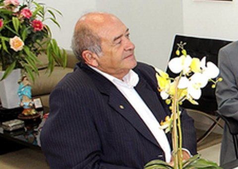 Justiça proíbe Praciano de falar “inverdades” contra Melo e Omar