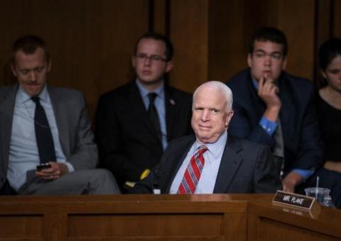 PC russo surpreso com anúncio de que senador republicano vai publicar coluna no Pravda