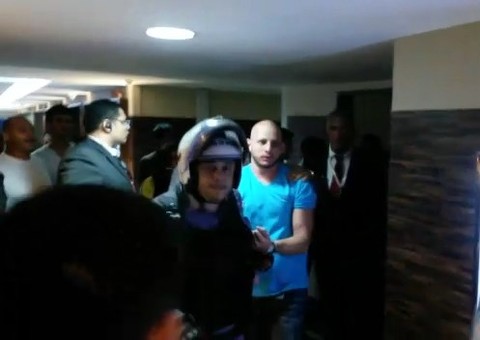   Polícia prende envolvido em briga  na Cachaçaria do Manauara Shopping. Veja vídeo