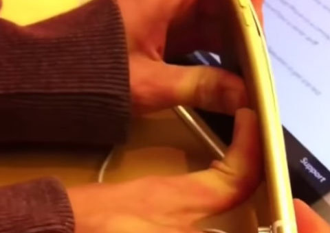 Usuários destroem iPhone 6 nas Apple Stores pra ver se aparelho enverga