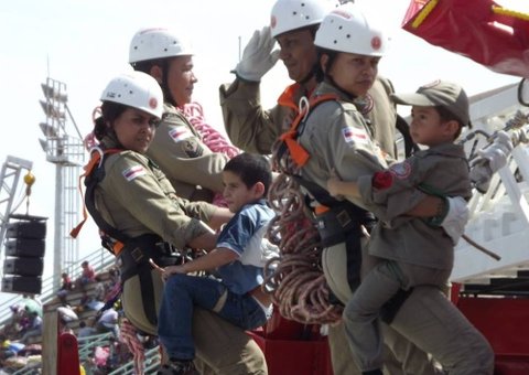 Bombeiros preparam apresentação para o tradicional desfile