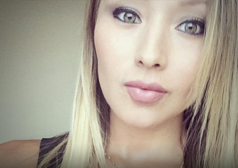 No aniversário, modelo oferece um ménage de presente ao namorado