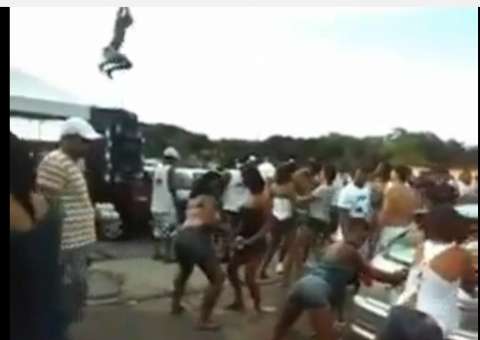 Empolgado com dança, homem cai do teto da carreta em Urubuí