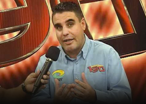 Jornalista é preso durante transmissão ao vivo no Paraná; assista