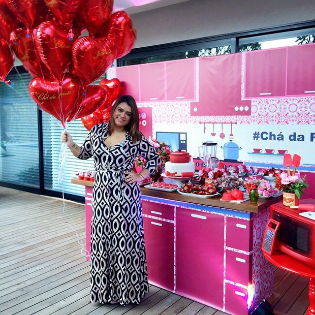 Prestes a subir ao altar, Preta Gil reúne famosos em Chá de Panela