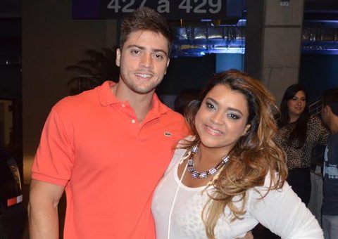 Preta Gil bate boca com internauta: "Sorte é que tenho dinheiro"