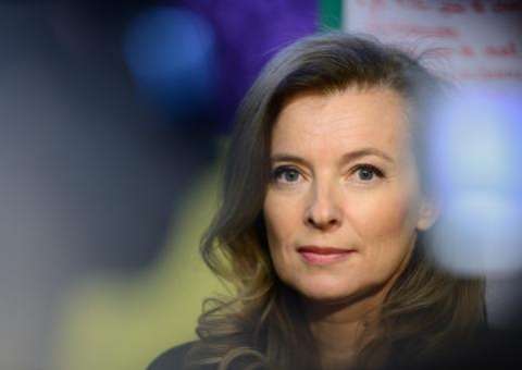 Primeira dama da França permanece hospitalizada após traição