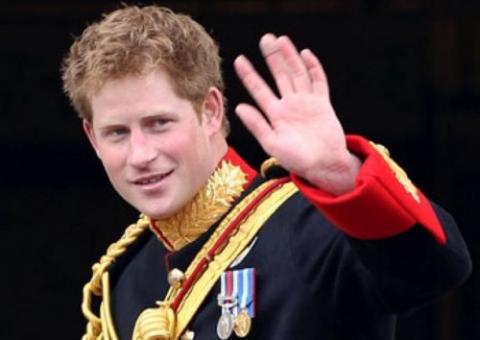 Príncipe Harry chega a Manaus para jogo entre Inglaterra e Itália