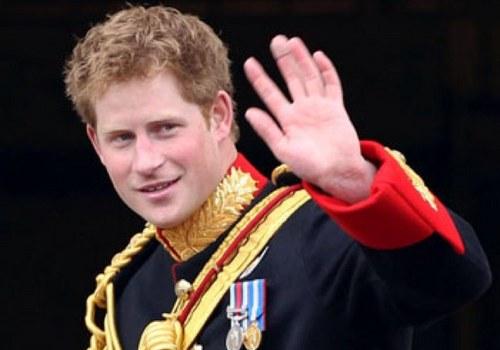 Príncipe Harry chega a Manaus para jogo entre Inglaterra e Itália