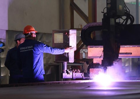 50 toneladas de aço para vigas que vão  sustentar o Proama